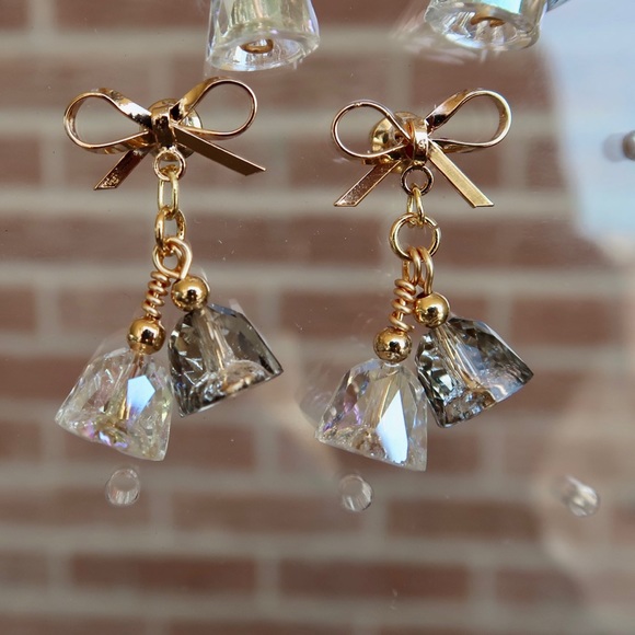 Handmade Crystal Bell Ribbon Earring - Picture 3 of 8